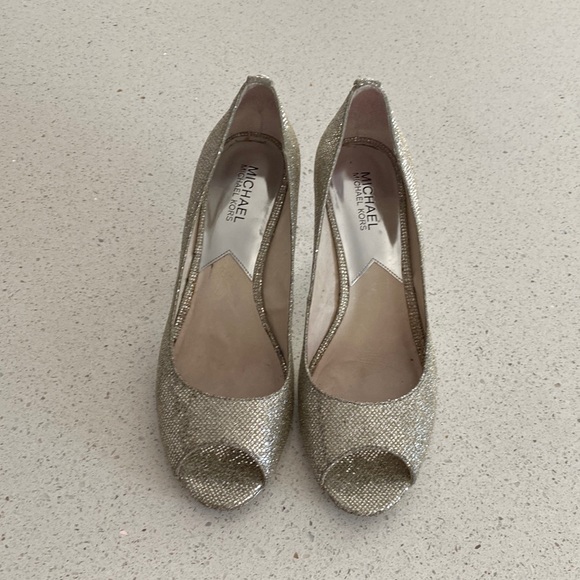 COPY - Michael kors size 9 ., silver Worn a few times . Slightly used in the fr… - Picture 3 of 8